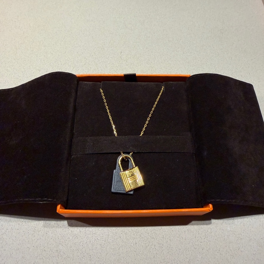 Hermès O'Kelly Pendant Small | Black Swift Leather Gold | Retired — Comes w/ Box